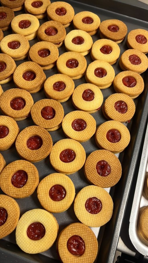 Jam biscuits